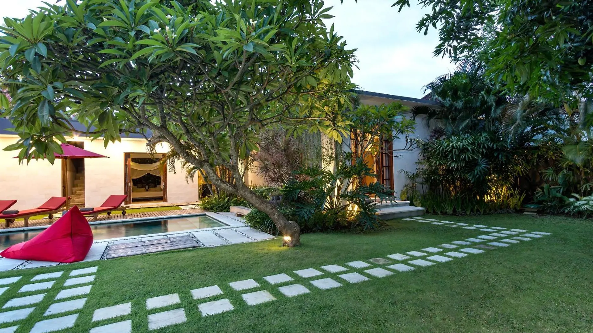 Alarte Estate By Villa Finder 塞米亚克